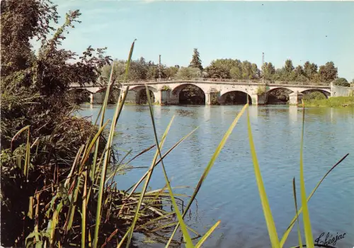 BR31166 Chateauneuf sur Charente le pont sur la charente france