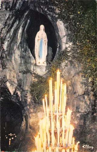 B108671 Frankreich Lourdes Heilige Jungfrau in Massabielle Grotte Echtfoto UK