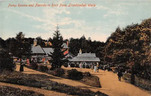 uk28547 Pumpräume und Pierrots in Rock Park Llandrindod Wells UK