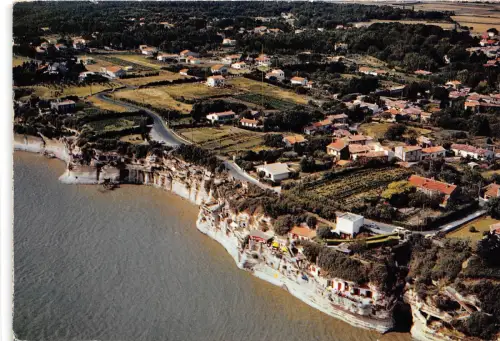 BR29461 Meschers les grottes dans la Falaise france