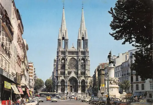 BT9889 Marseille eglise st vincent de paul et monument des mobile France