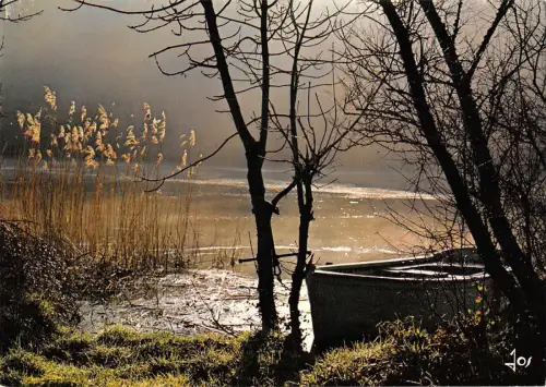 BR52489 Les ans la mer le vent l ont teinte de couleurs chaudes Fra France