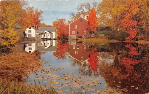 BR51891 Herbstreflexion am alten Bauernhof