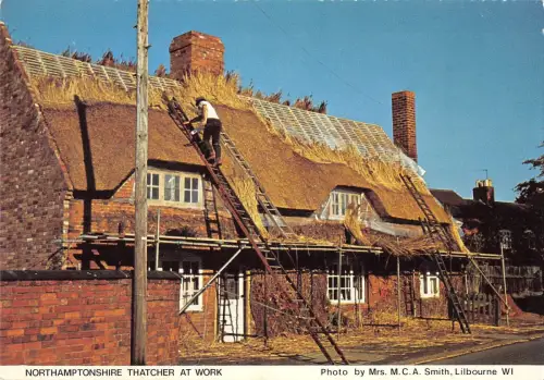 B100837 northamptonshire tatcher at work uk