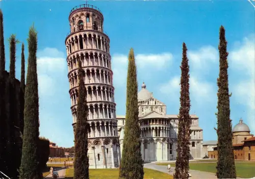 BT0958 Pisa La torre e l abside del Duomo Italy