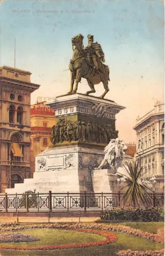 BG25396 milano monumento v emanuele II italy