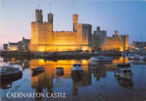Lot242 Wales Caernarfon Castle Boot bei Nacht
