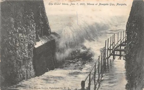 uk52423 tidal wave waves at newgate gap margate real photo uk