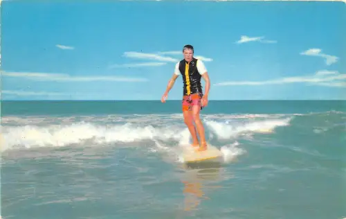 Lot225 Echtfoto Surfen bei Newquay Sport UK Surf