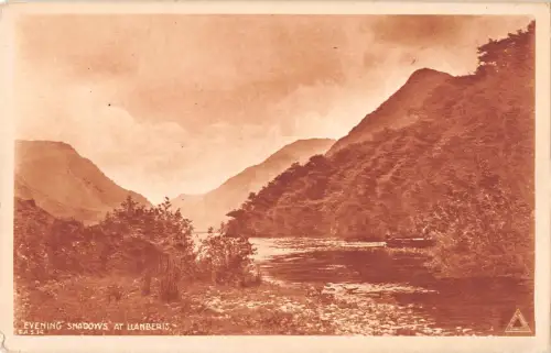 uk26819 evening shadows at llanberis wales uk