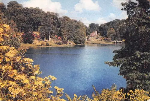 B96804 stourhead mere wiltshire uk