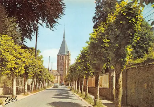 BR54629 L avenue Poucin Senonches france