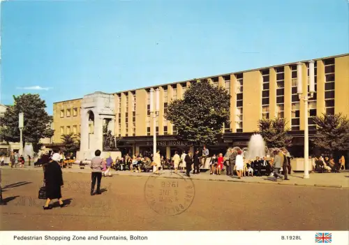 BR92590 Fußgängerzone und Brunnen Bolton UK