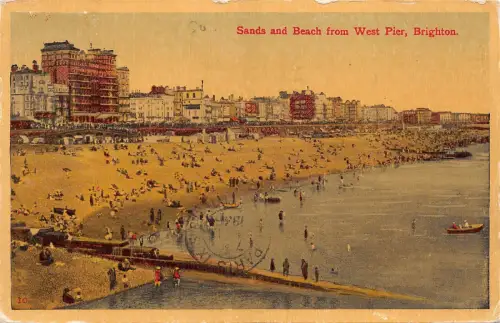 BR65063 Sand und Strand von West Pier Brighton UK