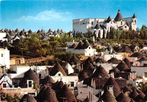 BT0220 Alberobello zona monumentale e chiesa di Antonie Italien