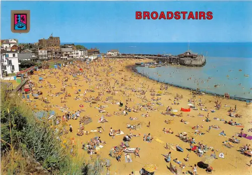 uk49409 beach and harbour broadstairs uk