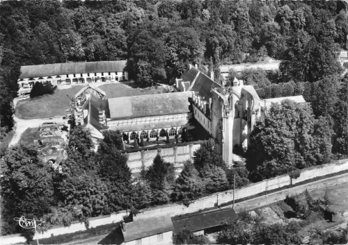 BT4235 Abbaye St Wandrille le cloitre et les ruines de l eglise Frankreich