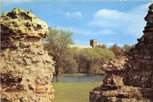 uk47354 roman wall and st albans abbey uk