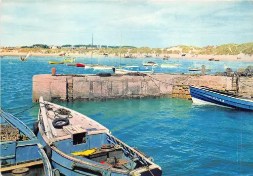 uk43586 harbour and beach beadnell northumberland uk