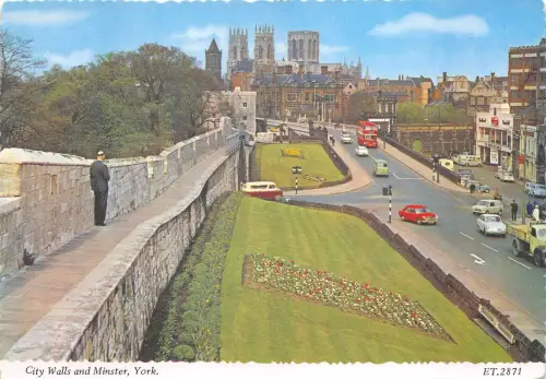 uk43256 city walls and minster york uk