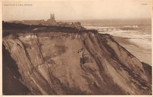 uk269 cliff and pier cromer echtfoto uk