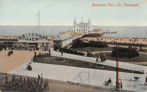 uk28542 britannia pier gt yarmouth uk