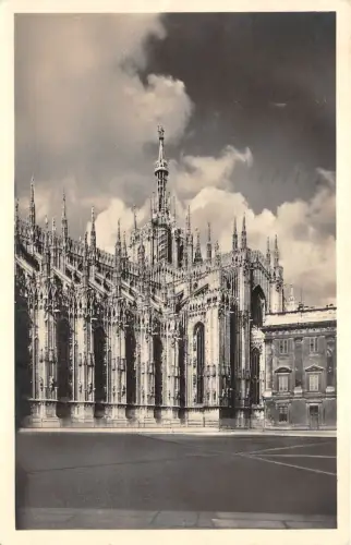 BG25411 milano il duomo italy