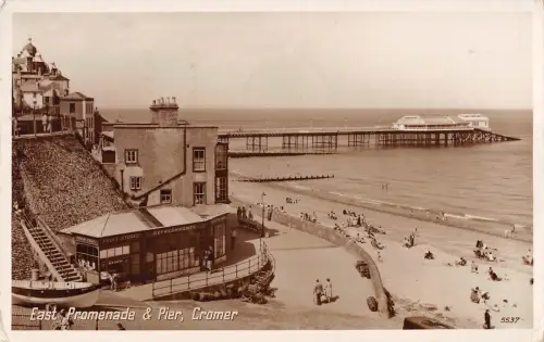 uk18111 east promenade and pier cromer real photo uk