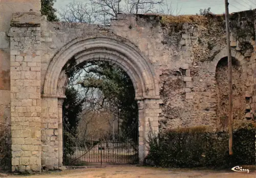 BR54880 Nogent le roi abbaye de coulombs france