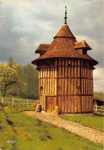 BT10871 Vieux colombier en pays d auge France
