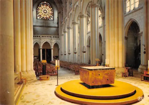 BR54849 La chapelle montligeon l autel de la concelebration et la nef de france