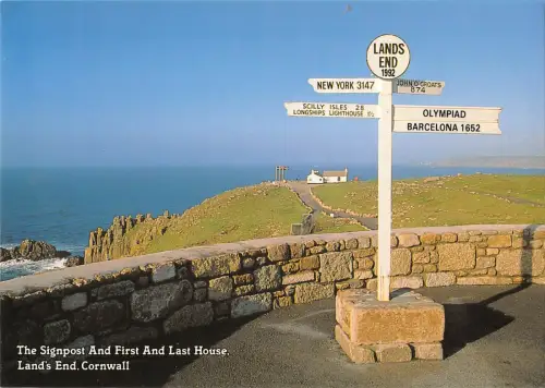 uk34315 sign post first and last house lands end cornwall uk