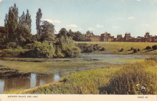 uk19915 lake and blenheim palace uk