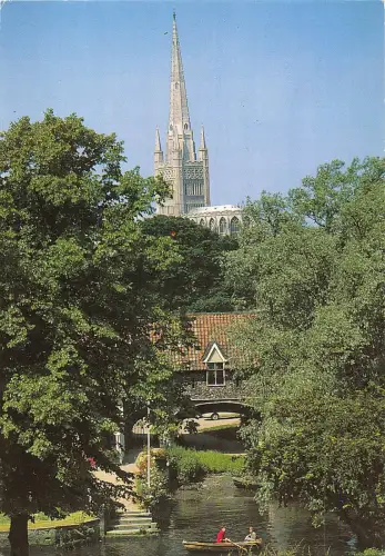 uk33945 zieht Fähre und Kathedrale Norwich UK