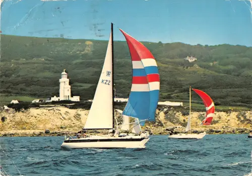 BR91218 Yachten passieren St Catherine's Point Isle of Wight UK