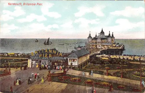 uk13628 britannia pier yarmouth uk