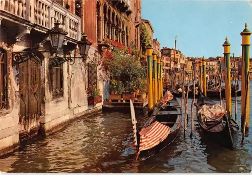 BT1783 venezia gondola a riposo italy