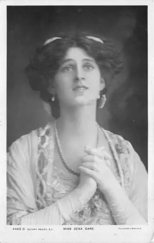 Lot109 UK Miss Zena Dare Sängerin und Schauspielerin Rotary UK