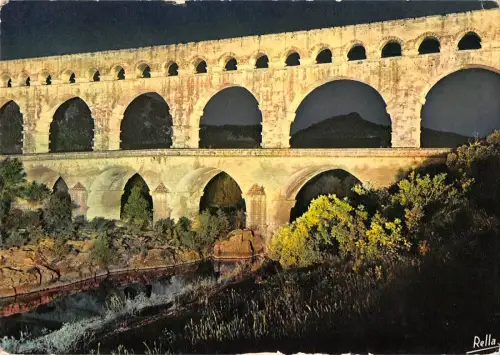 BT6037 Le Pont du Gard vue de nuit France