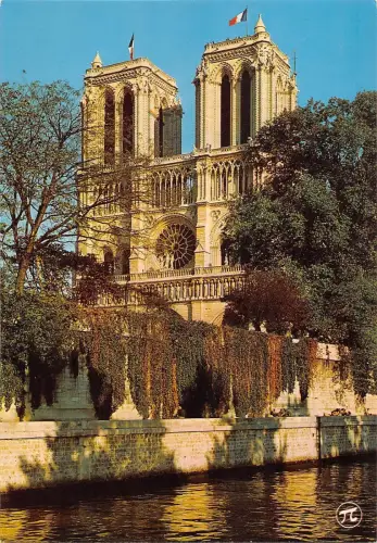 BT5026 Paris notre deme et le quais de la seine France