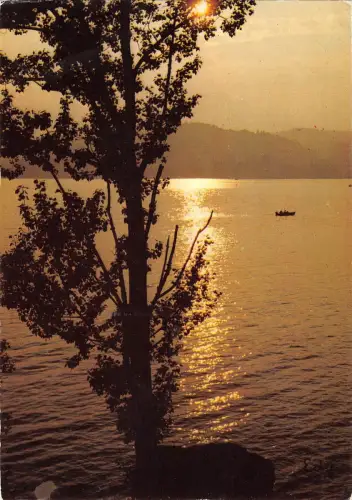 BT7992 Le lac d auguebelette coucher de soleil France