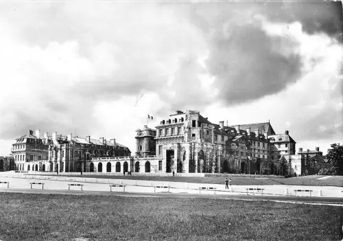 BT8575 Vincennes le chateau l entree d honneur Frankreich