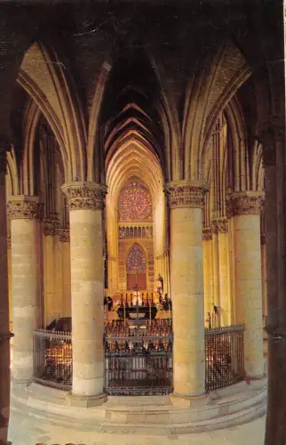 BT6610 Cathedrale de reims la nef vue du deambulatoire France