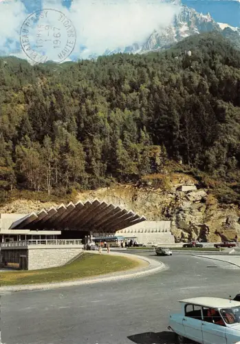 BF1416 l entree da tunnel l aiguile du midi France