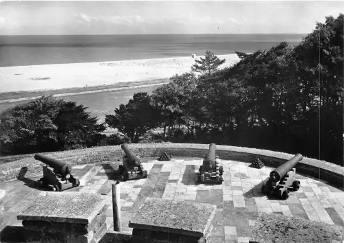 br108867 walmer castle kent uk gun