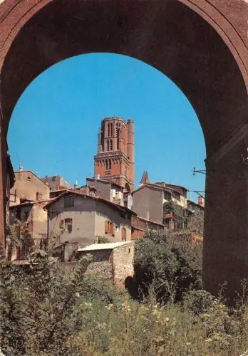 BT3912 albi Echappee sur le clocher de la basilique France