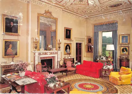 B102625 Salon Broadlands Romsey Hampshire UK