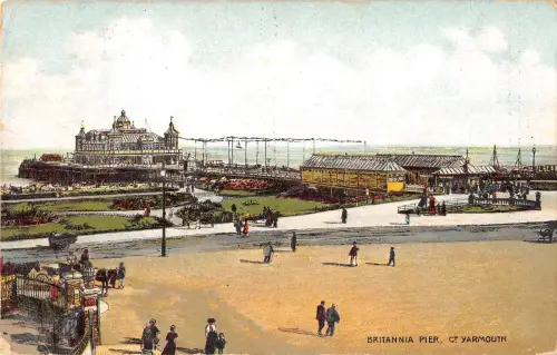 uk13627 britannia pier gt yarmouth uk