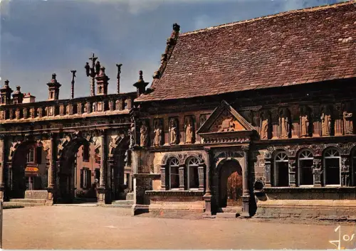 BT10784 Sizun l ossuaire et l arc de triomphe France