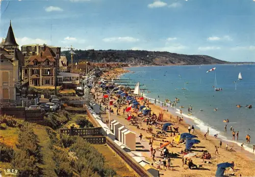 BT7736 Blonville sur mer la plage a l heure du bain France